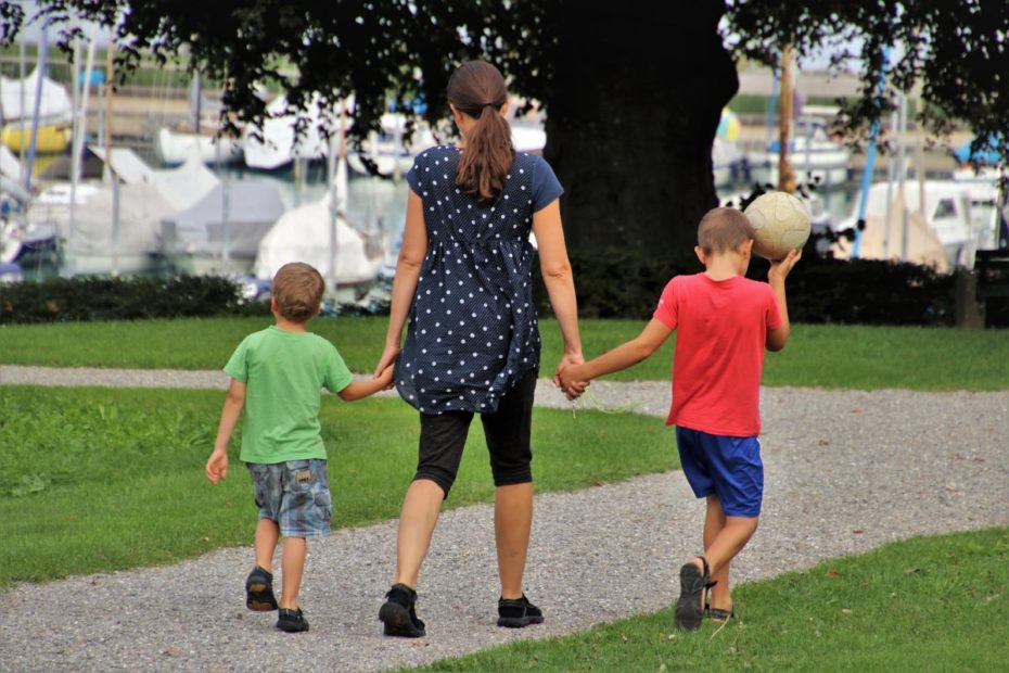 Giocare tra i campi della città storica e i parchi nel comune di Venezia