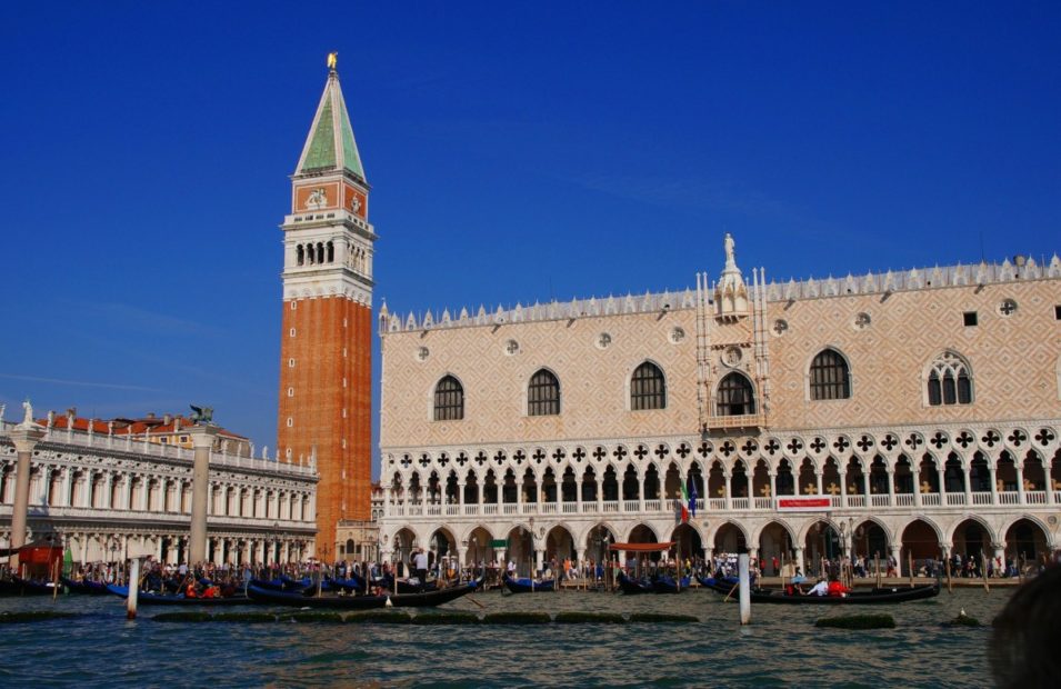 Piazza San Marco e Rialto: nuove regole per il commercio