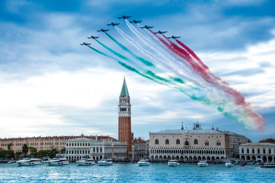 Frecce Tricolori: omaggio alle vittime del coronavirus a Venezia