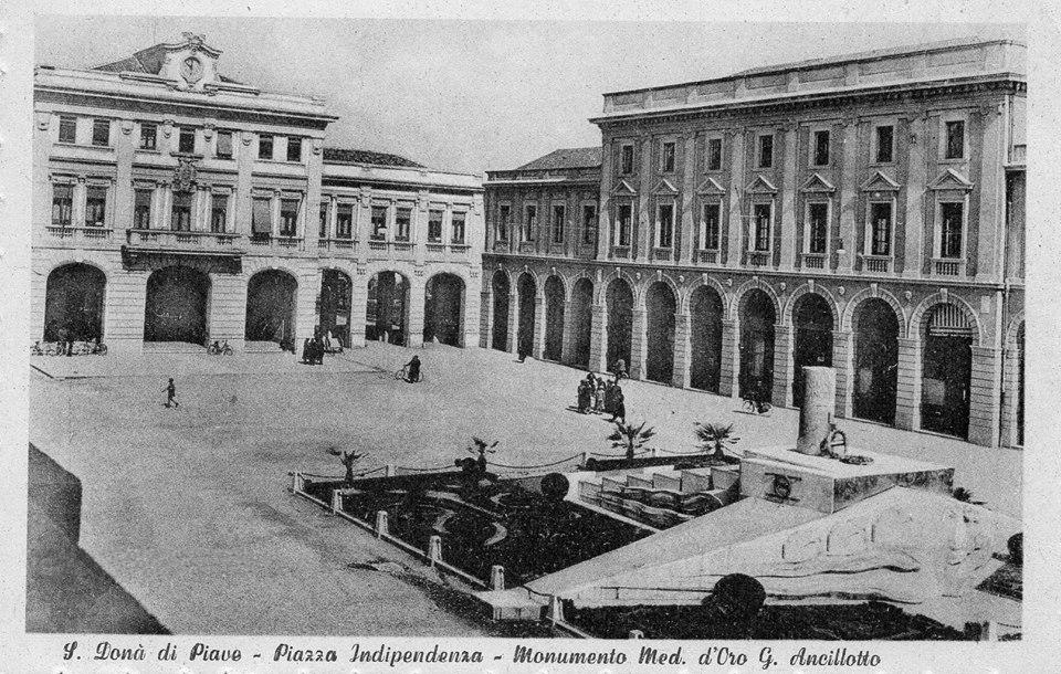 1946_ Piazza Indipendenza