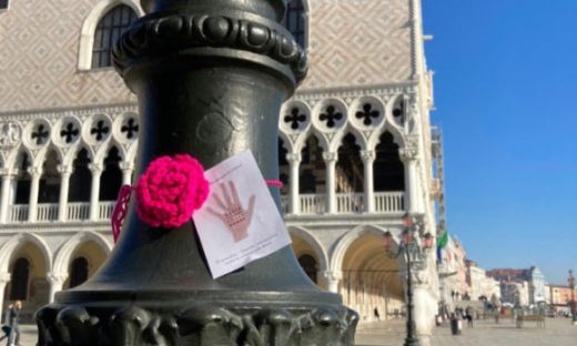 Le rose veneziane che danno forza alle donne di tutta Italia