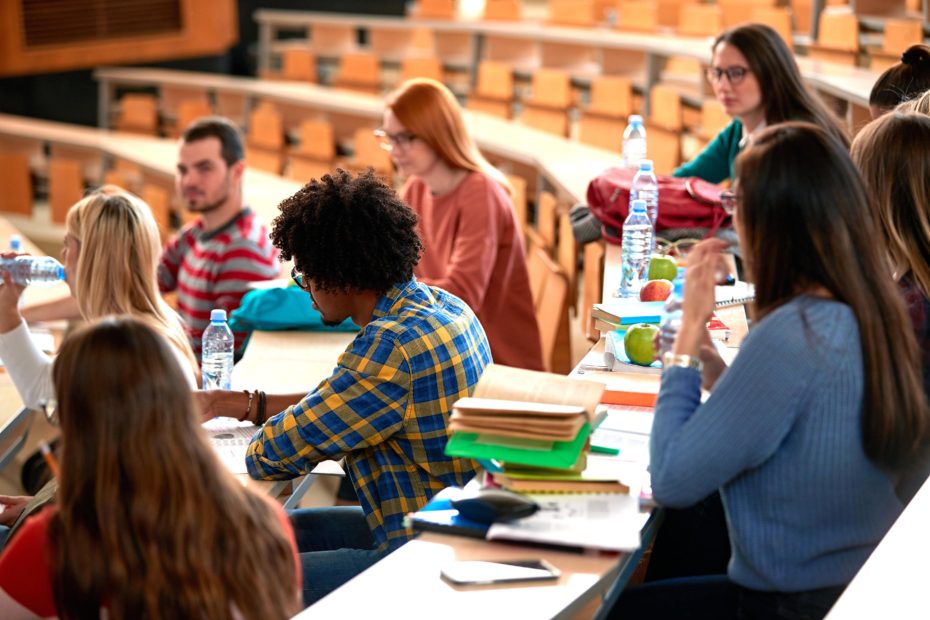 Università: stop della Camera al divieto di iscrizione a due corsi di laurea