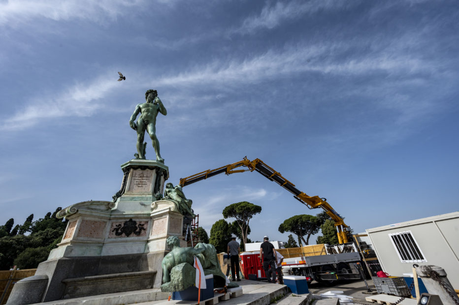 Firenze rimette a nuovo il David di Piazzale Michelangelo. Restauri interattivi