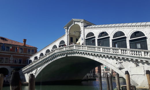 Venezia, il ponte di Rialto è tornato al suo splendore