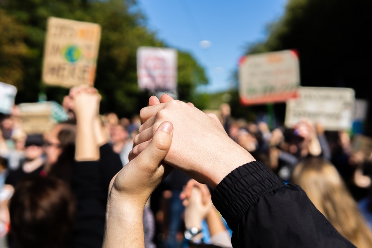 Giovani in corteo a Milano per l’ambiente