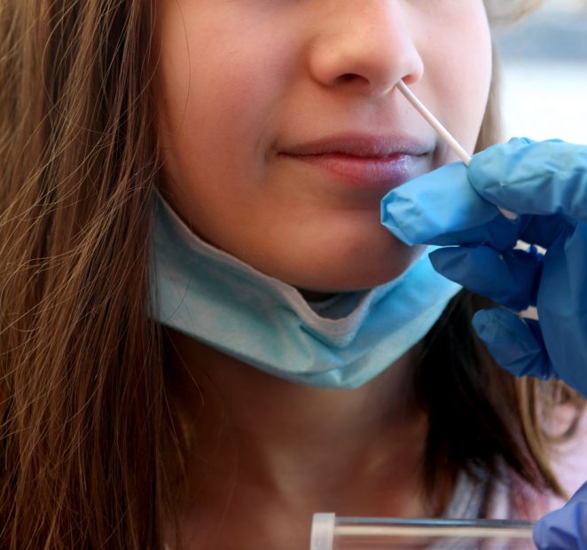 Quarantena Covid, tamponi a scuola: il via in un istituto di Milano