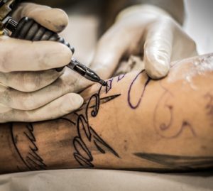 I tatuaggi aumentano del 21% il rischio di linfomi