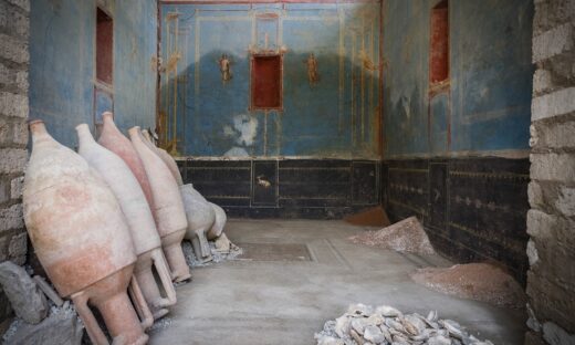 Pompei: dagli scavi emerge un sacrario blu