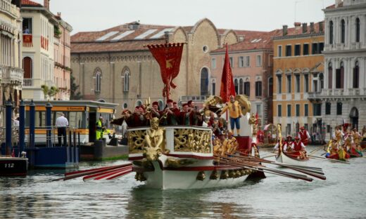 A Venezia, mondo del remo in festa con la Regata Storica