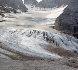 Marmolada: il ghiacciaio continua la ritirata